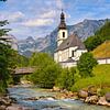 Alpen landschap met kerk en een beekje van iPics Photography