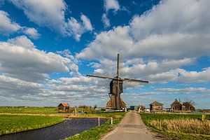 Niederländische Landschaft mit antiker Windmühle