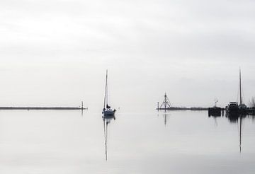 Zeilbootje in van de Haven in Hoorn van John Brugman