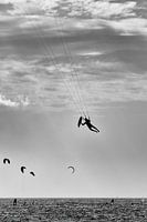 Kitesurfeur dans les airs