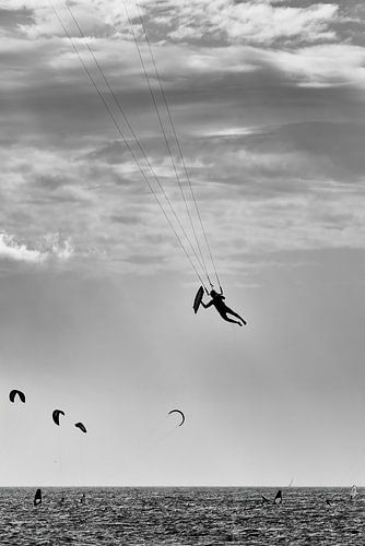 Kitesurfer in de lucht