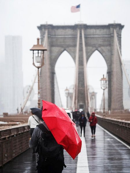 Red umbrella at the Brooklyn Bridge by Rutger van Loo
