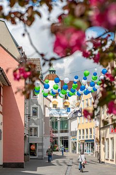 Zomerlantaarns in de Gerberstraße Kempten im Allgäu van Leo Schindzielorz