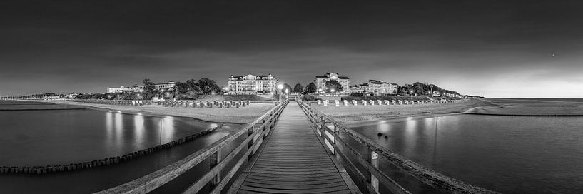 Kühlungsborn an der Ostsee in schwarzweiss. von Manfred Voss, Schwarz-weiss Fotografie
