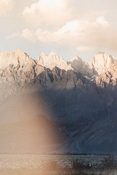 Zonlicht in het Karakoram gebergte van Imaginative