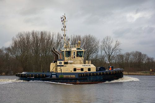 Sleepboot Venus onderweg op het Noordzeekanaal