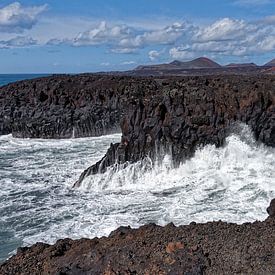 Los Hervideros (Lanzarote) by Peter Balan