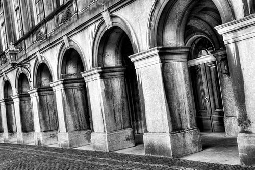 Zwart-wit Poorten binnenhof Den Haag