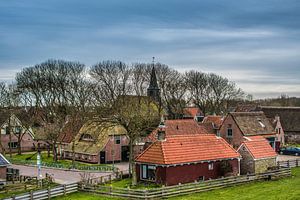 Zicht op het Friese dijkdorp Paesens Moddergat