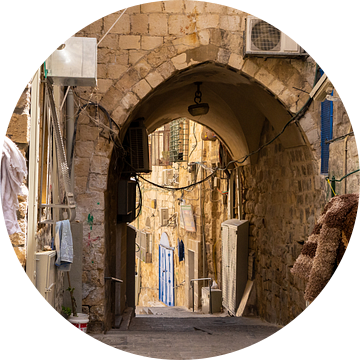 Straatje in de Arabische wijk in de oude stad van Jeruzalem van Jessica Lokker