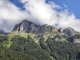 Spektakuläres Bergfoto der berühmten Drei Zinnen in den Dolomiten – ein zeitloses Motiv für alle Bergliebhaber. Klare Strukturen, beeindruckende Felswände und die unverwechselbare alpine Kulisse machen dieses Bild zum Highlight jeder Wand.