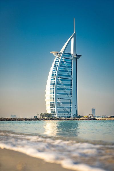 Dubai by Hello Pompoyo