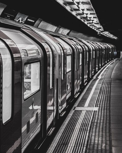 Londen Metro Station - Reisfotografie - Verenigd Koninkrijk van Tim Goossens
