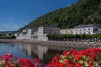 Panoramafoto van het Kurhaus in Bad Ems op een zomerse dag