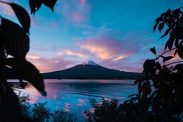 Zonsopgang bij Mount Fuji van Tom Rijpert