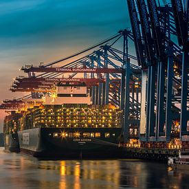 Containerschiffpoesie im Abendlicht von Sabine Wagner