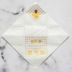 Zwergpfosten Gold auf Marmor