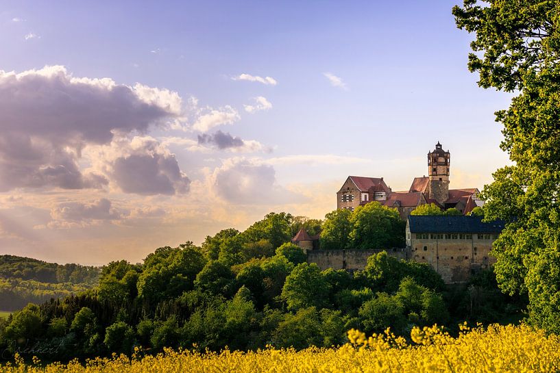 De Ronneburg in Hessen. Een oud kasteel in een prachtig landschap van Fotos by Jan Wehnert
