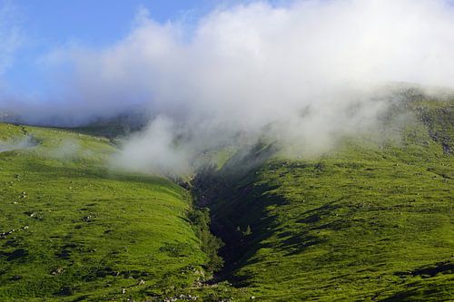 Het kleurrijke Glen Etive in Schotland.