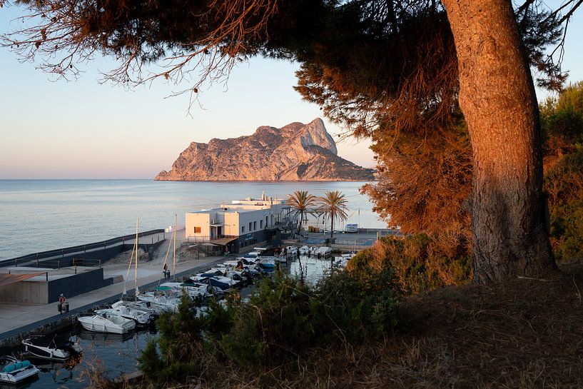 Lever de soleil dans la crique Les Bassetes à Calpe par Adriana Mueller