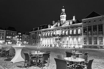 De Markt van Roermond in de avond