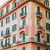 Roze gebouw in Napels, Italië | kleurrijke reisfotografie van Studio Rood