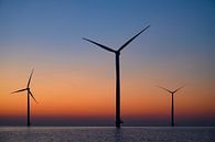 Windturbines in een offshore windpark tijdens zonsondergang van Sjoerd van der Wal Fotografie thumbnail