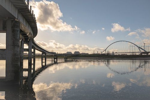 Nijmegen, bruggen en Spiegelwaal