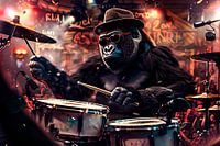 Gorilla speelt drums in stijl