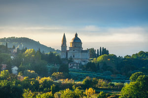 Die Kirche San Biagio in den Hügeln von Montepulciano im Morgenlicht