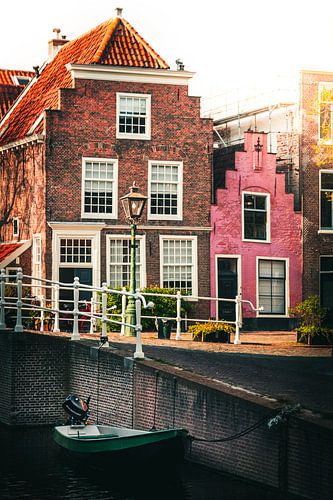 Typische huisjes aan de gracht sur Edzard Boonen