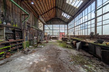 industrial hall in decline by Kristof Ven