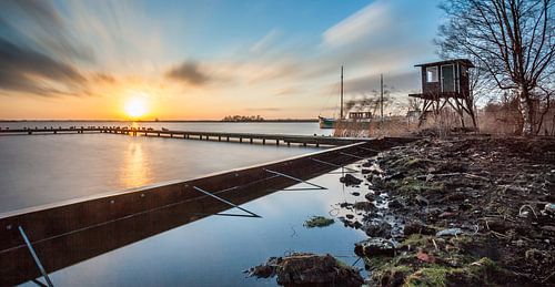 Zonsondergang met uitzicht op het Leekstermeer