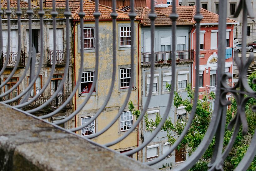 Uitzicht over huizen in Porto van Jessica Arends