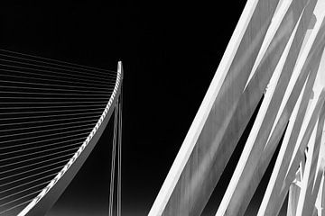 Assut de l'Or-Brücke in Valencia - schwarz-weißer Minimalismus
