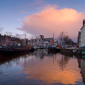 Uitzicht over de Noorderhaven in Groningen van Mark Scheper