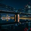 Frankfurt bij nacht aan de Main van Jens Sessler