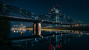 Frankfurt bij nacht aan de Main