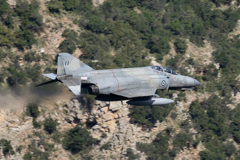 F-4 Phantom grec volant à basse altitude par HB Photography