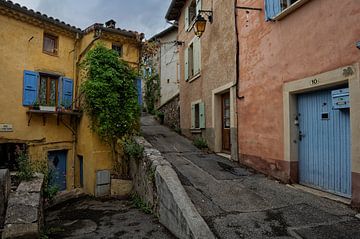 Oude huizen in Crest Frankrijk van Peter Bartelings