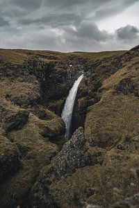 Isländischer Wasserfall von Colin van Wijk