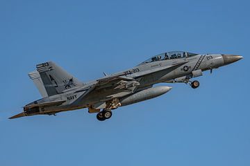 Take-off U.S. Navy Boeing F/A 18F Super Hornet. van Jaap van den Berg