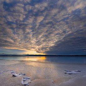 Eisiger Sonnenuntergang am Starnberger See von Christina Bauer Photos