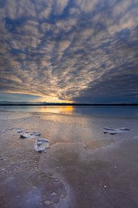 Eisiger Sonnenuntergang am Starnberger See
