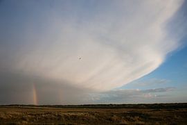 Cumulonimbus met regenboog boven de Geul