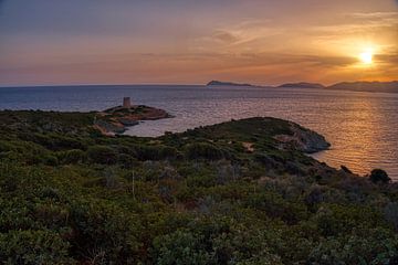 Côte sud de la Sardaigne et soleil couchant sur Joran Quinten