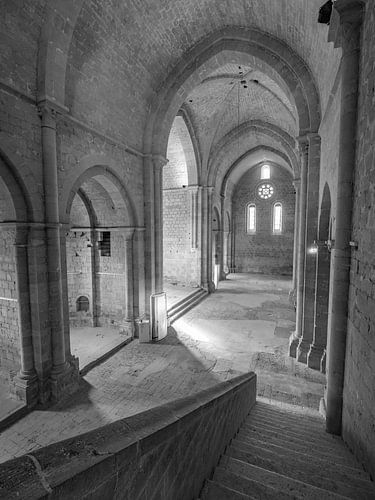 Interieur van een vervallen kerk in Frankrijk