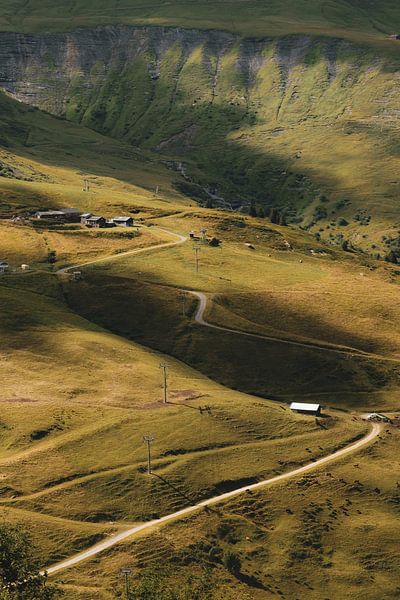 Paysage de montagne dans la lumière dorée par antoinetterosa