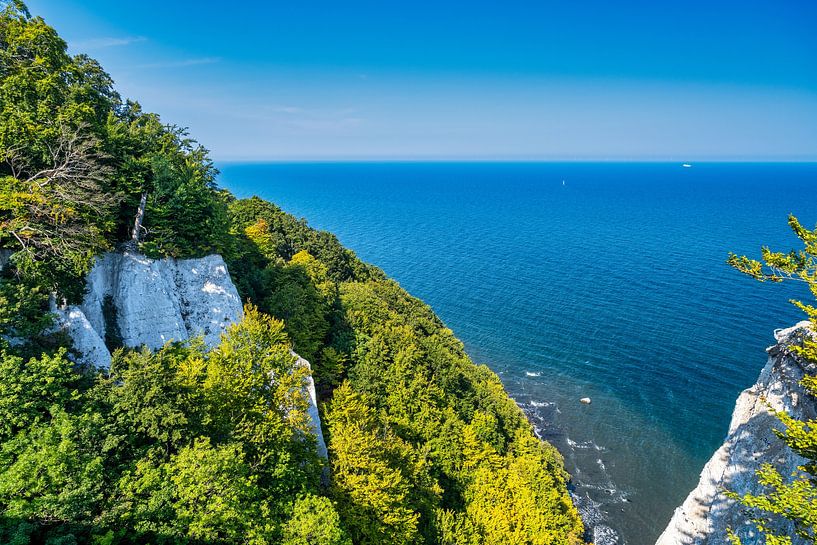 Blick von der Felsformation Königsstuhl an der Ostsee von Andreas Völkel