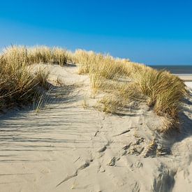 Blauwe lucht boven Langeoog van Friedhelm Peters